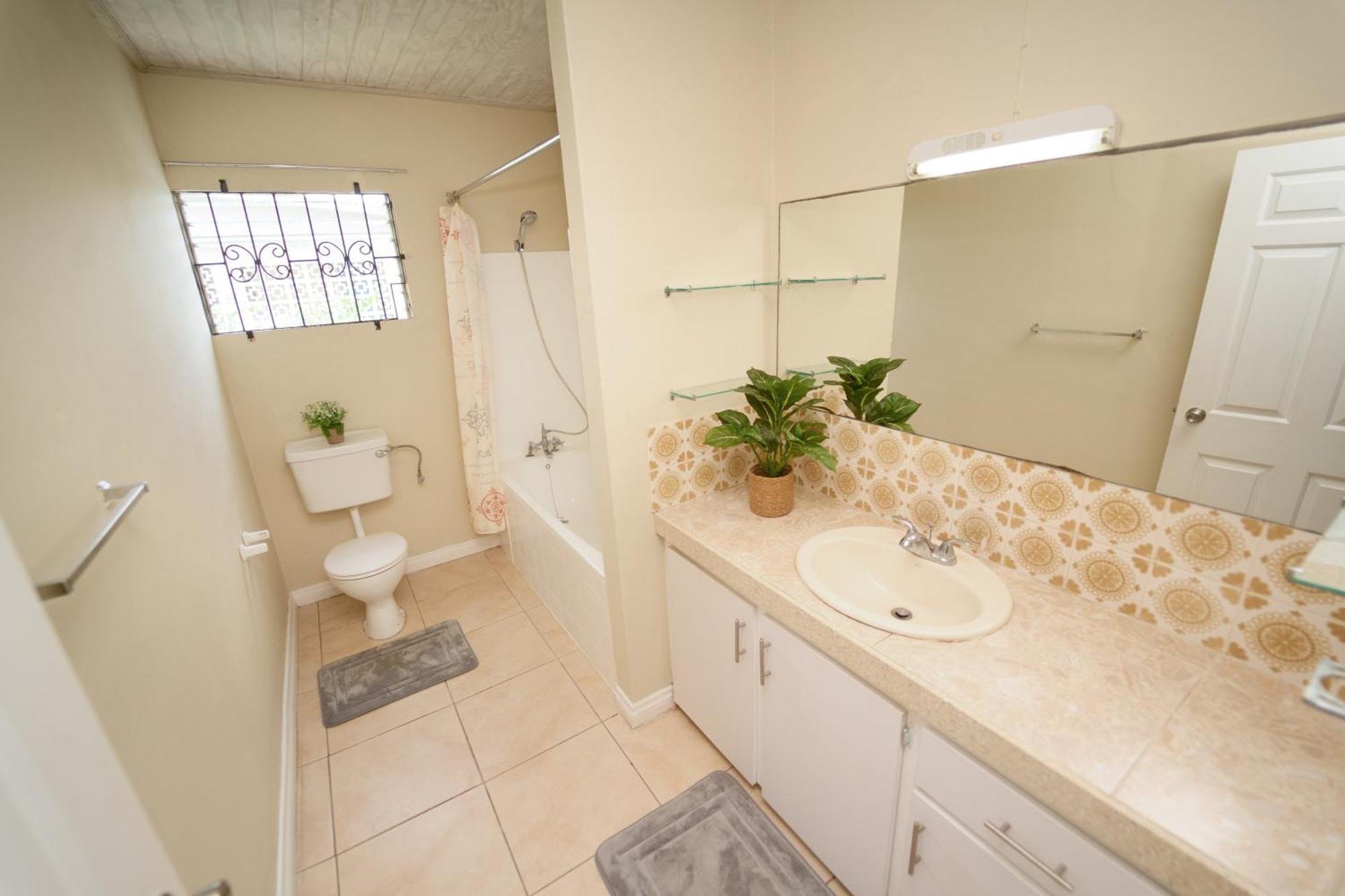 Spacious 3-Bedroom Home - Regency Park Bridgetown Exteriör bild