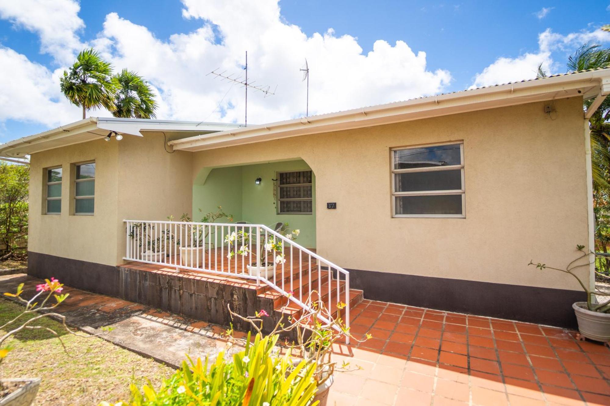 Spacious 3-Bedroom Home - Regency Park Bridgetown Exteriör bild