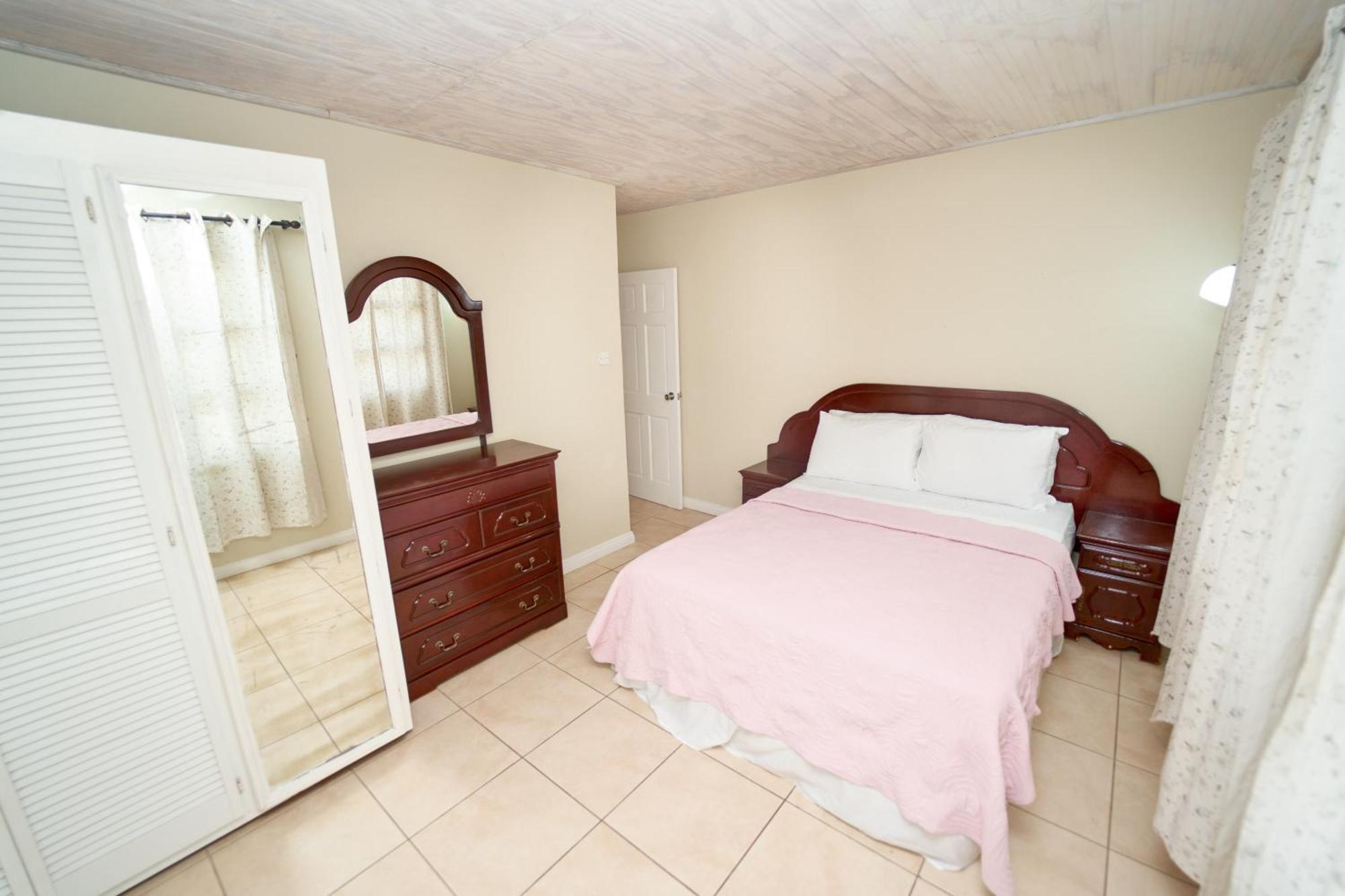 Spacious 3-Bedroom Home - Regency Park Bridgetown Exteriör bild