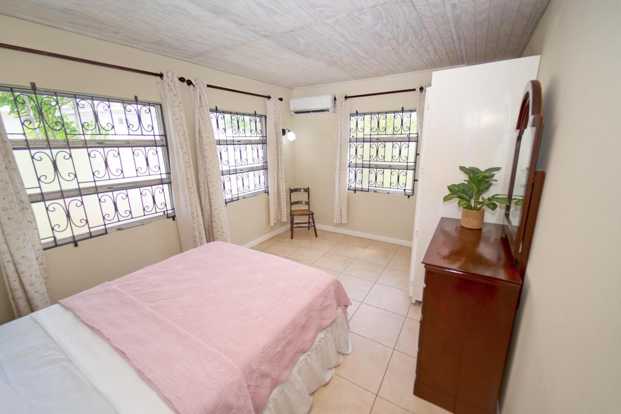 Spacious 3-Bedroom Home - Regency Park Bridgetown Exteriör bild
