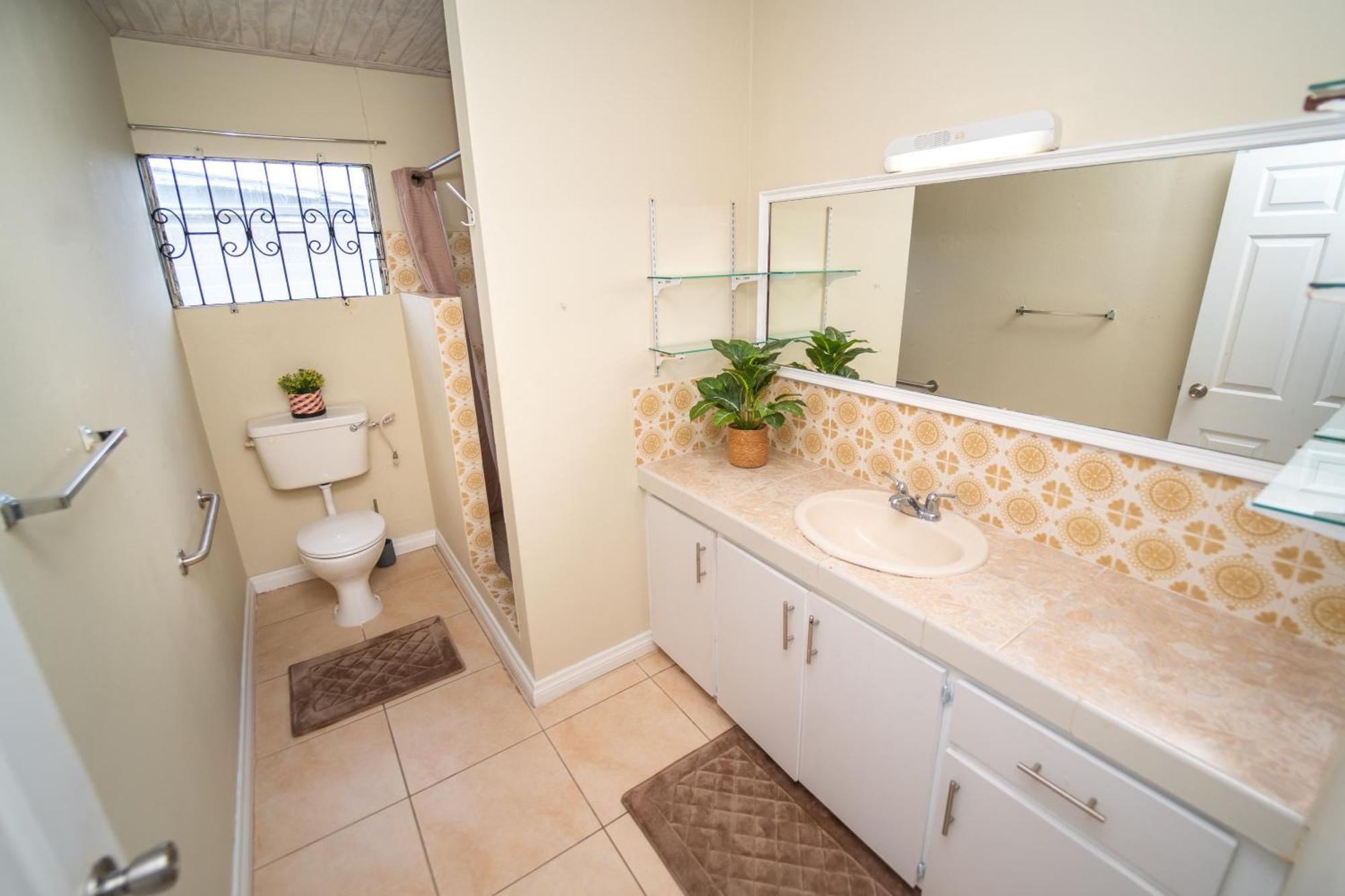 Spacious 3-Bedroom Home - Regency Park Bridgetown Exteriör bild
