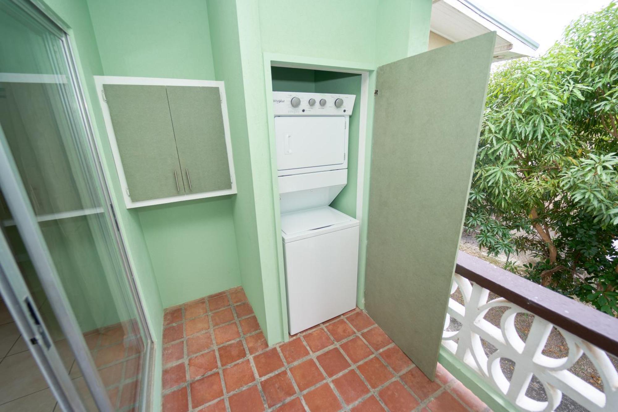Spacious 3-Bedroom Home - Regency Park Bridgetown Exteriör bild